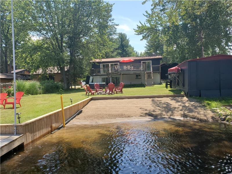 Gatherings River House - Hot Tub!