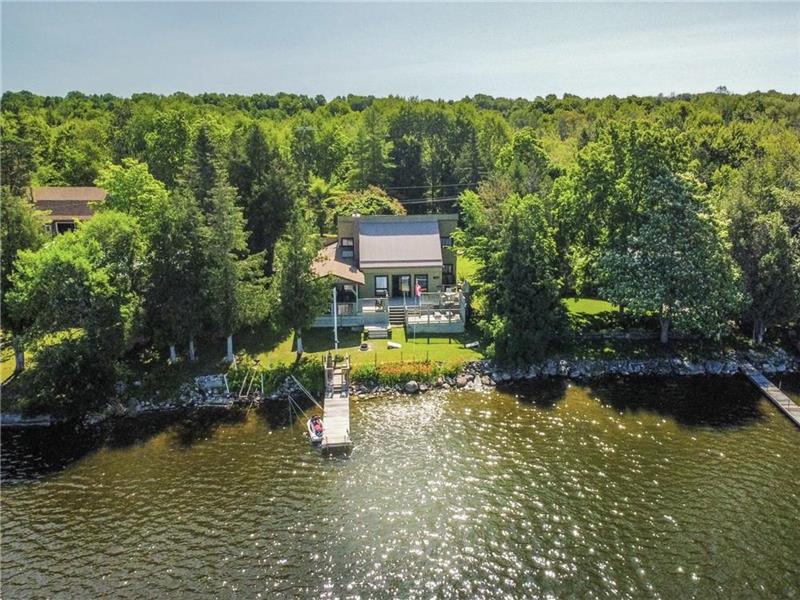 Summer waterfront west-facing property! Breathtaking Sunsets / Sandy lake bottom - 4BD/2BATH