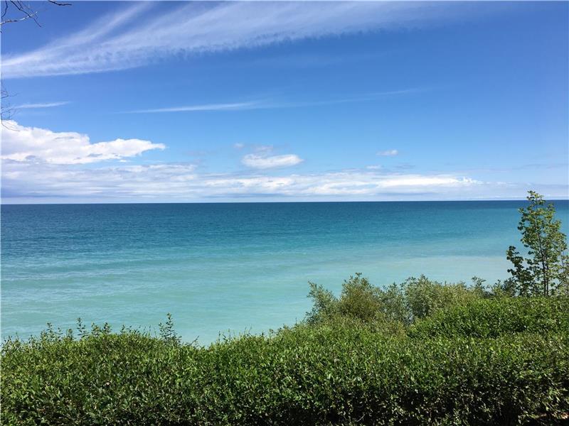 LAKESHORE BEACH HOUSE ON LAKE HURON