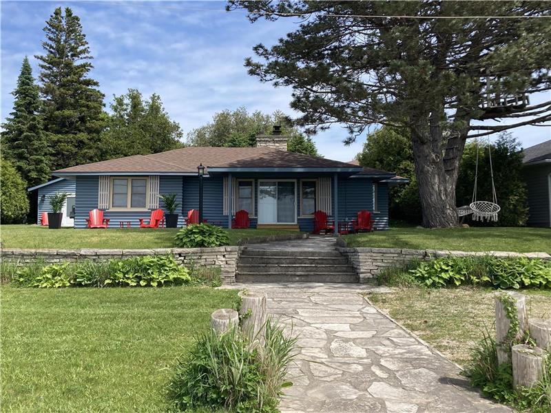 Lu Lu's Lakehouse - Beach Front ( 3+ Bedroom)