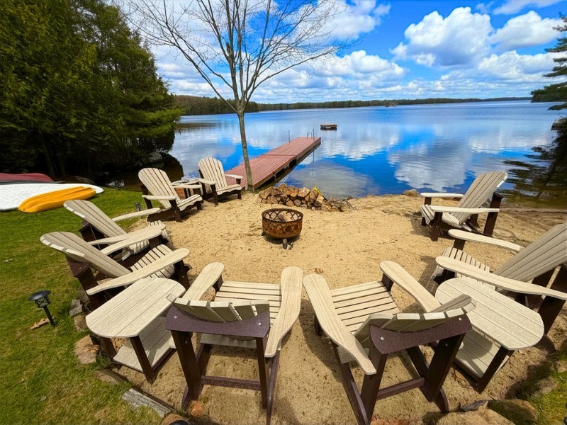 Luxury Log Cottage on Big Gull Lake, Frontenac, Ontario - 9 Beds, 4 Rooms + Bunkie, Beachfront, WIFI