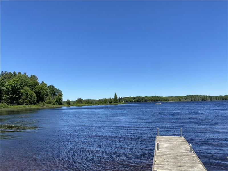 3 Bedroom Lakefront Cottage in Bracebridge