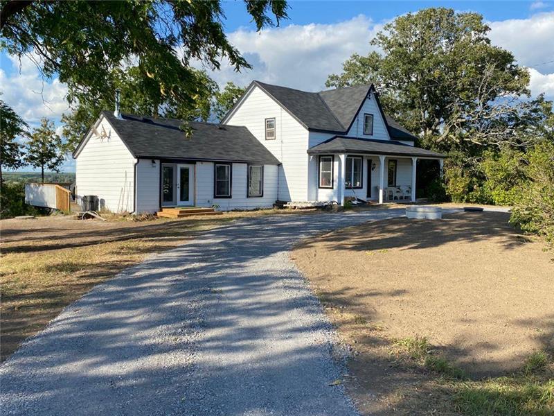 Waterfront Views in restored Farm House in Waupoos Lake on the Mountain