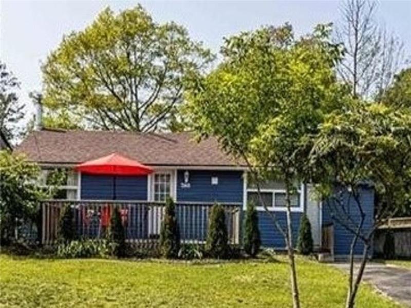 Dog Friendly Rental (Walk to Wasaga Beach)