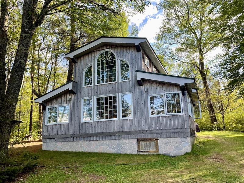 Heron Go By- Anstruther Lake Cottage