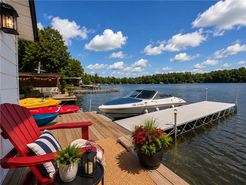 Luxury Pigeon Lake Cottage | Heated Pool, Hot Tub, Entertainment & Game Room, 2+2 Bedroom, 2 Bath