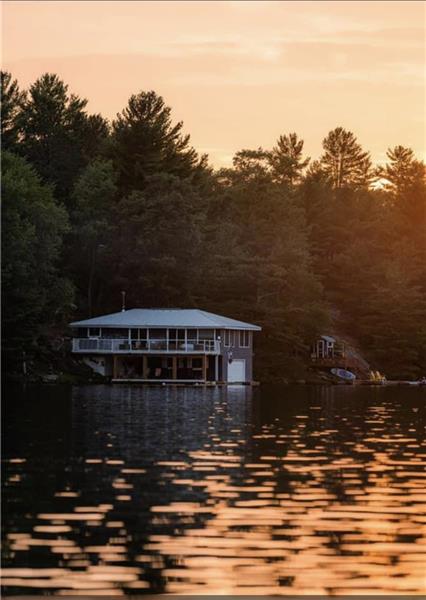 Absolutely Stunning and Charming Muskoka Lakefront Cottage