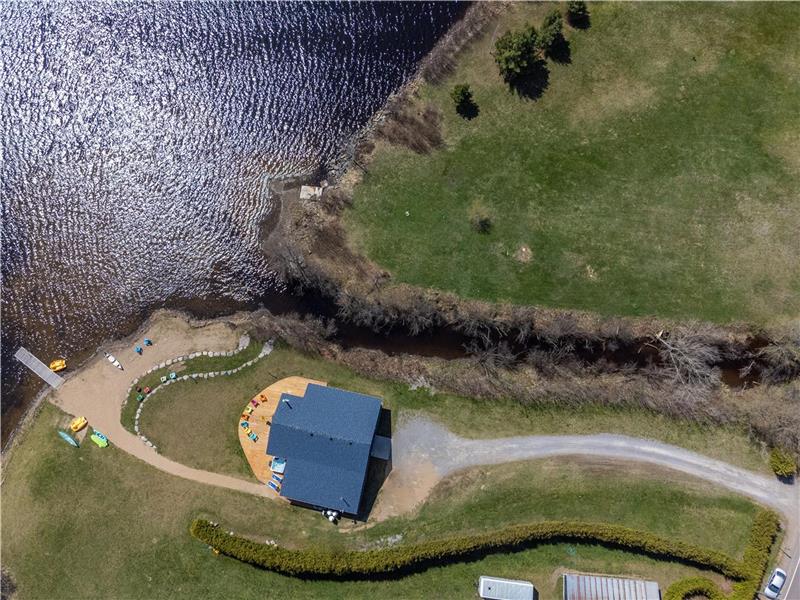 Barry's Bay's Bellevue - Acre Waterfront Estate - Réservations ouvertes pour l'été 2026