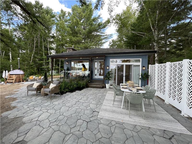 Halls Lake Breezy Beach House (**Featured on HGTV**) HOT TUB AND SAUNA