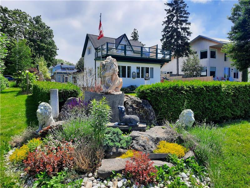 The Lion's Lighthouse Cottage