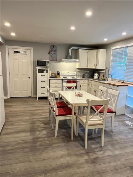 Just Renovated! Spacious 3Bd Apartment in the Heart of Sauble Beach!