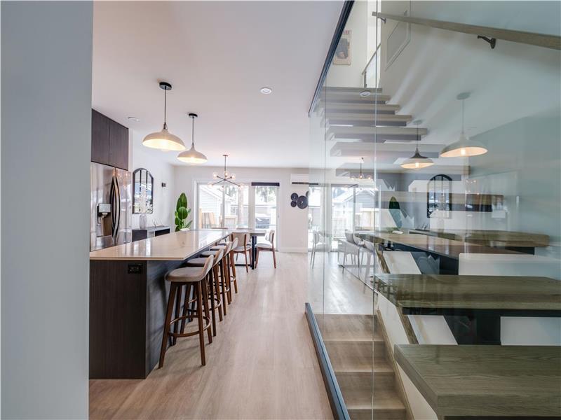 Beautiful cottages in Grand Bend! All within walking distance to beach, with hot tubs and fire pits!