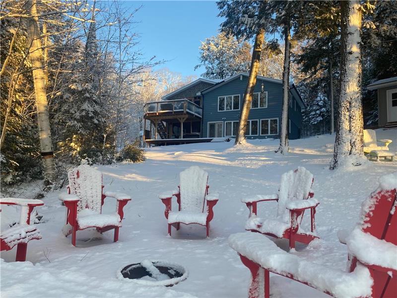 Private Lakefront Cottage on Deer Lake