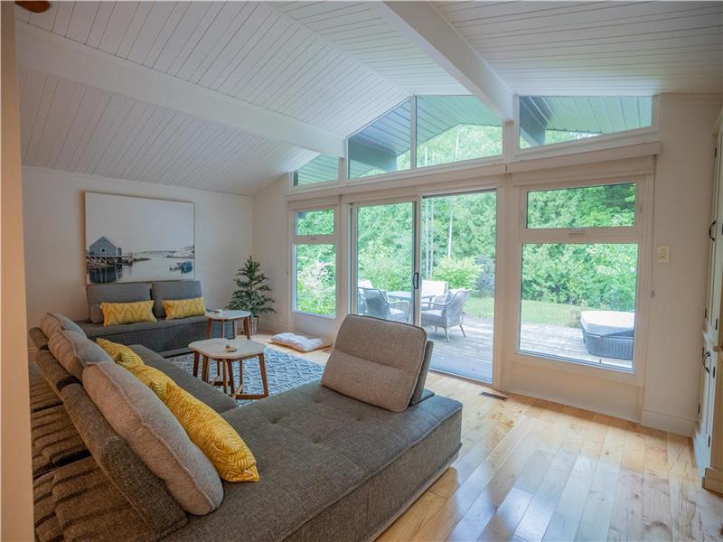 Summer 2026 - 1 week left - Aug 29-Sept 5 - 4 bedrooms, 2 baths, EV charger, dogs allowed