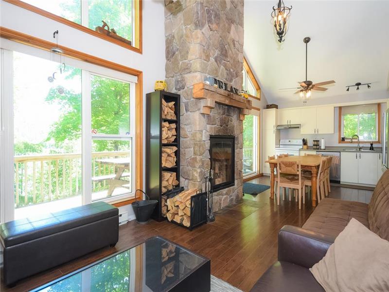 HARVEST MOON - CHALET SPACIEUX AU BORD DE L'EAU AVEC SPA - GRACEFIELD QC - 12 COUCHAGES