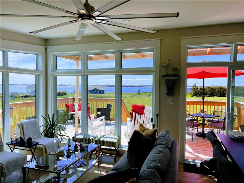 Ocean View Kolibri Cottage près de Twin Shores à Lower Darnley, situé à proximité de Thunder Cove B