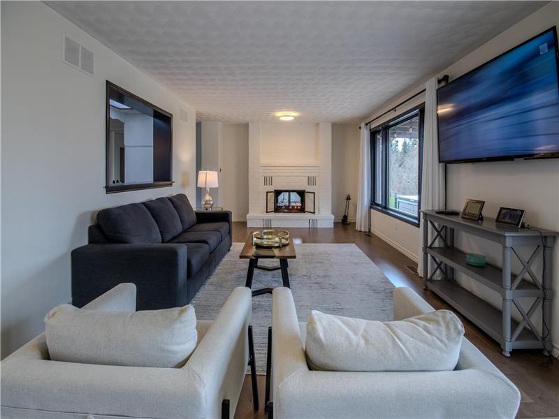 Bluewater Beach Resort:10 Acres of Prime Lakefront on Lake Huron... no booking fees! EV