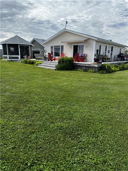 Cozy Cottage By the Sea