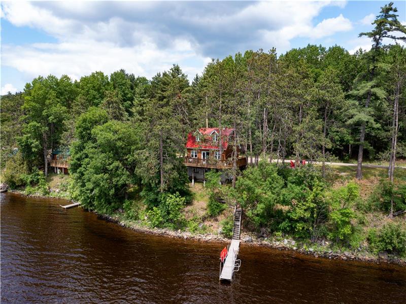 Lakefront Cottage w/ Swimming Pool, Playpark,  Kayaks, Canoes!