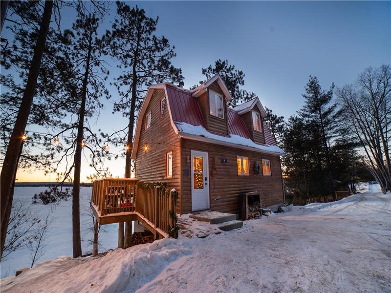 Lakefront Cottage w/ Swimming Pool, Playpark,  Kayaks, Canoes!