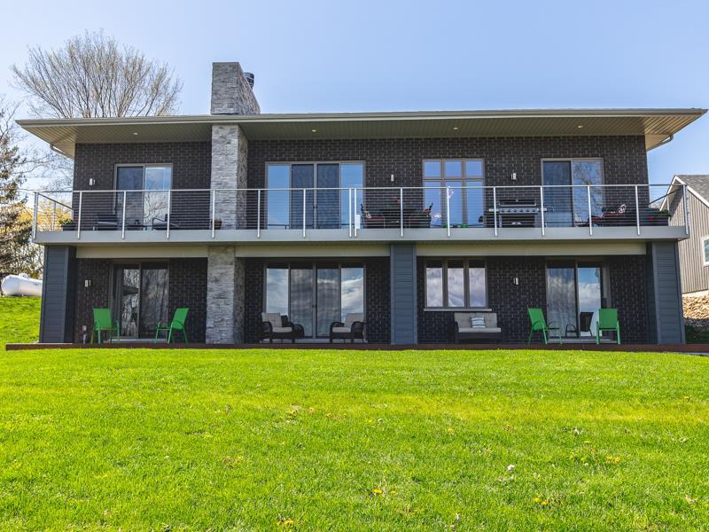 Escapade Contemporaine à Un Million de Dollars dans la Péninsule Bruce