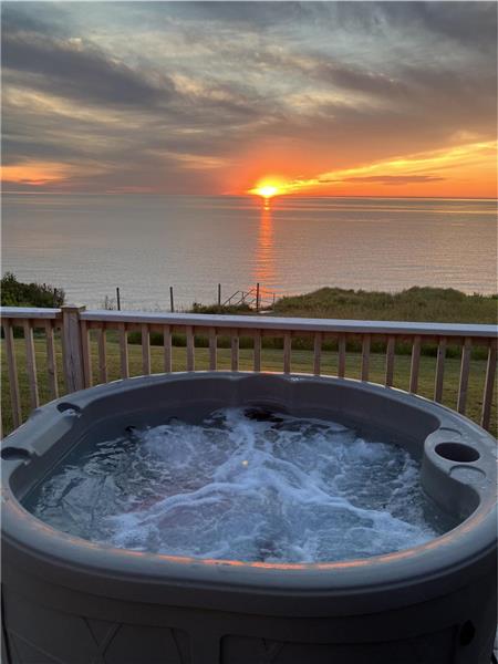 Trev's Place - Large Private Ocean Front Lot with Stairs to the Beach and new hot tub