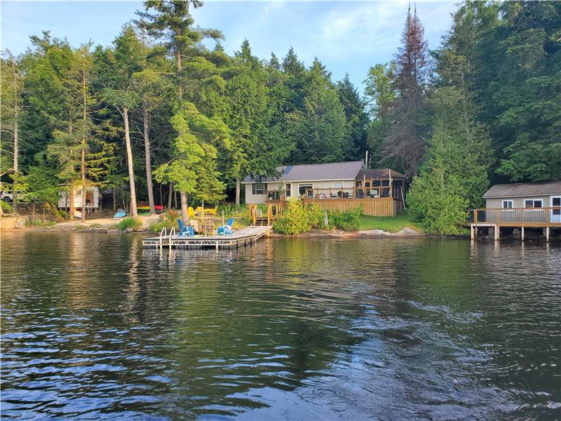 MISSISSAGUA LAKE - 4 SEASON COTTAGE & UNCLE BUCK'S BUNKIE