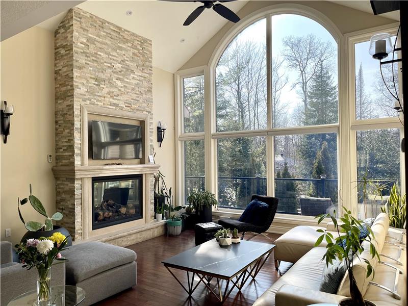 Spacious Villa in Pines, Georgian Bay, Lafontaine, Tiny, 4 min walk to the beach