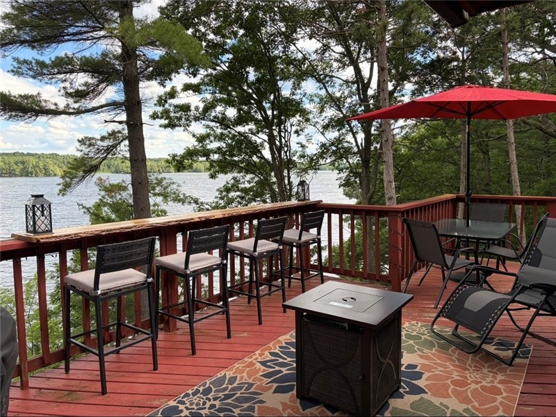 Cozy, peaceful oasis on the shore of Clear Lake in the beautiful Rideau Lakes