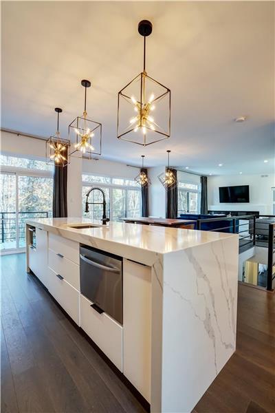 Enjoy The Lakeside Getaway in Lovely Val-des-Monts