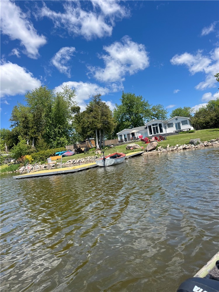 WATERFRONT COTTAGE rental (unhost)