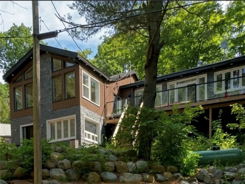 Stunning Lake View Cottage with jacuzzi