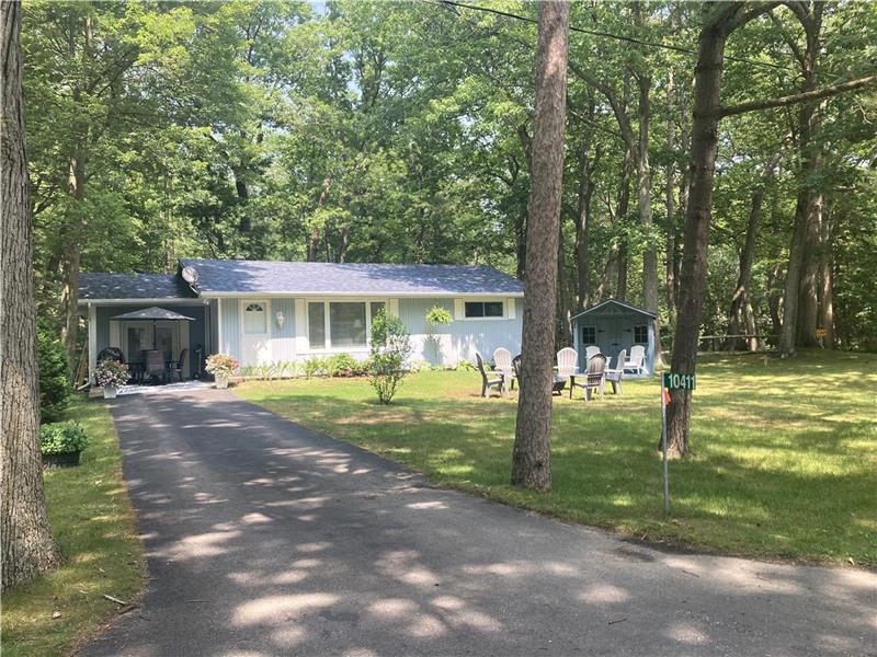 Grand Bend Family Cottage in the beautiful area of Southcott Pines!