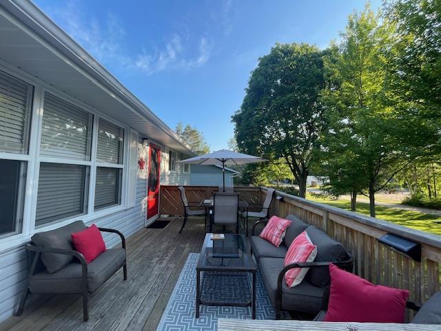 COTTAGE IN LURGAN BEACH-  MINUTES WALK TO LAKE HURON, QUITE STREET, BEACH & SUNSETS AWAIT