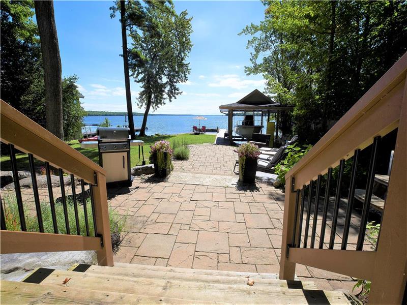 Bobcaygeon Waterfront Home*Pigeon Lake*Shallow Entry*Weedless*Hottub*Boat Dock