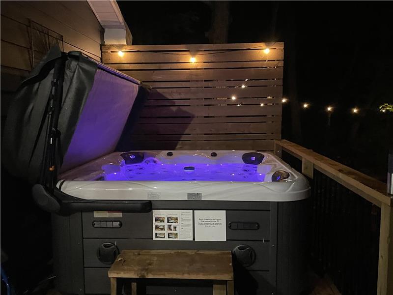 Northern Cottage with Hot Tub