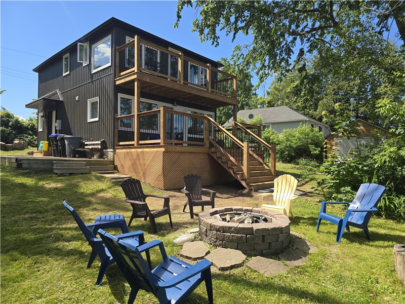 Spacious 3 bedroom Lakefront Kawartha Lakes Cottage for Rent on Beautiful Lake Dalrymple