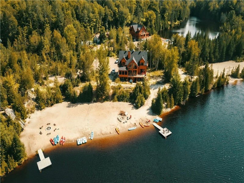 Rental cottages 6 bedrooms, 20 people (lake front), all furnished