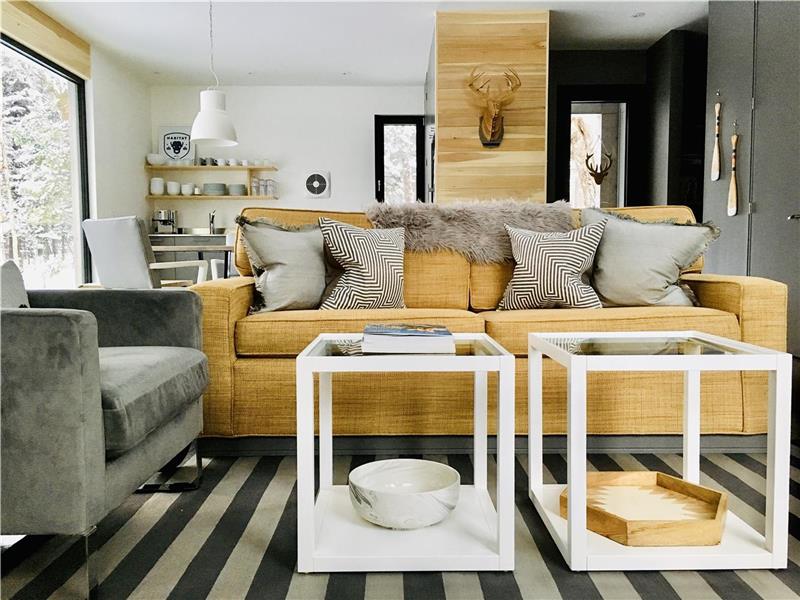 Chalet de ski french-scandi : spa privé, vue forêt-montagne, recharge EV, 300 $/nuit