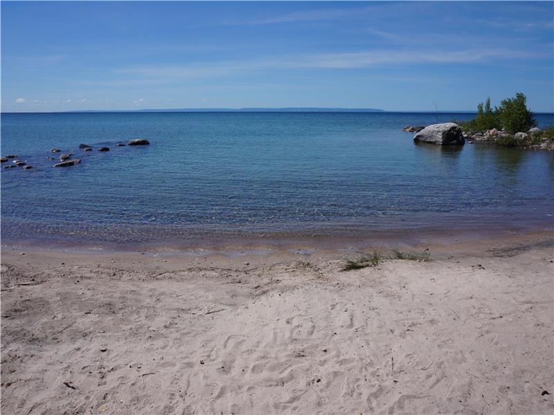 WATERFRONT FAMILY COTTAGE ON GEORGIAN BAY PRIVATE SAND BEACH GREAT SWIMMING