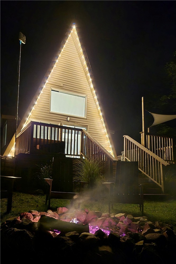 A-Frame on Lake/Kawarthas+Kayaks/Canoe/SUP+Hammock+Sunsets+Dock/ Newly Renovated Waterfront Retreat