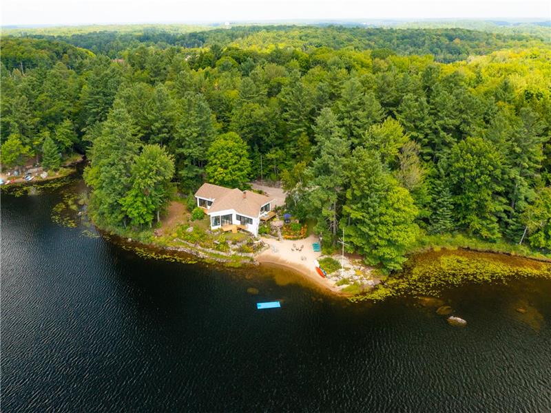 Panoramic views, Sunsets, Water Toys + Private Beach | THE HENNY Muskoka