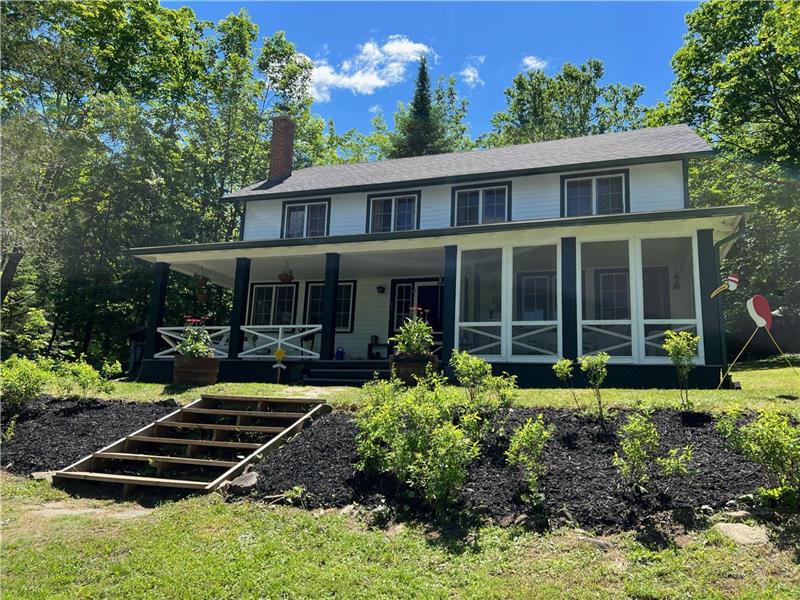 Private Waterfront Family Cottage in Huntsville | 4 Bedrooms | Sleeps 8 | Pet Friendly