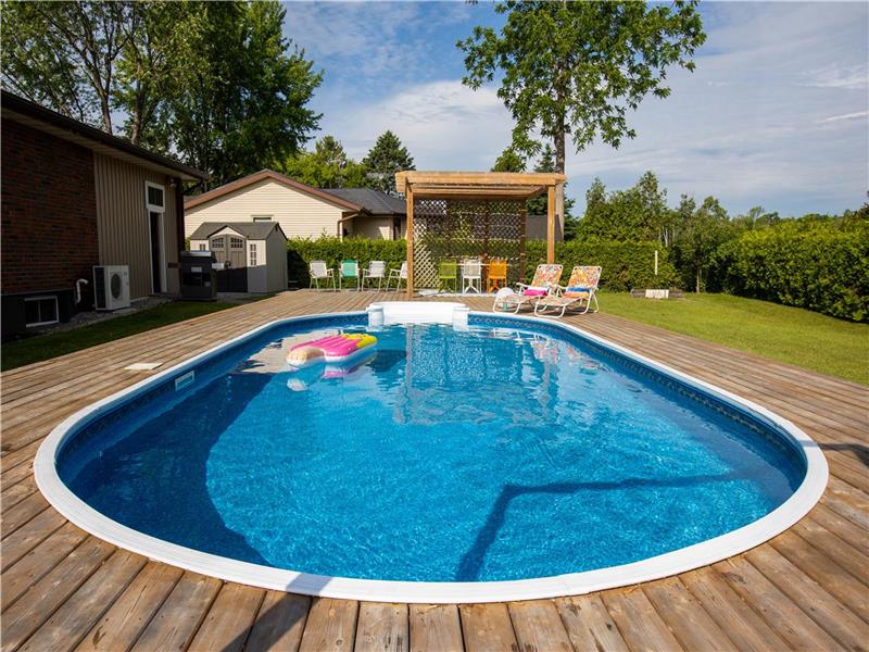 Chalet multifamilial avec piscine près de Presqu'ile et PEC