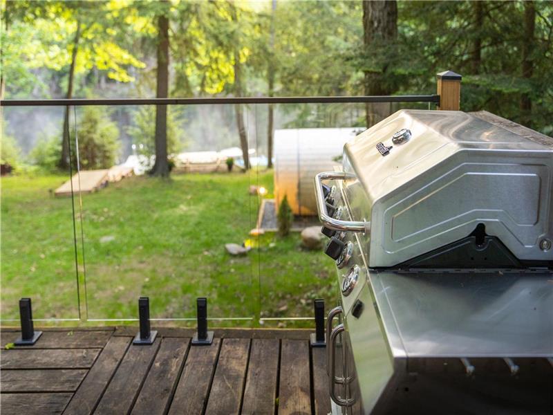 Muskoka Riverside Escape: Sauna,Fire Pit, Pet-Friendly, EV Charger, Winter Igloos,Special Setups!