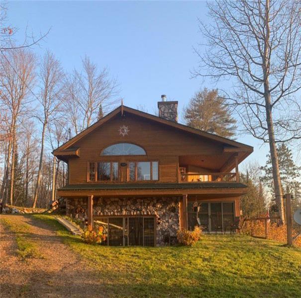 Le Stonehendge/Cottage Lac Orignal/Lac Metayer