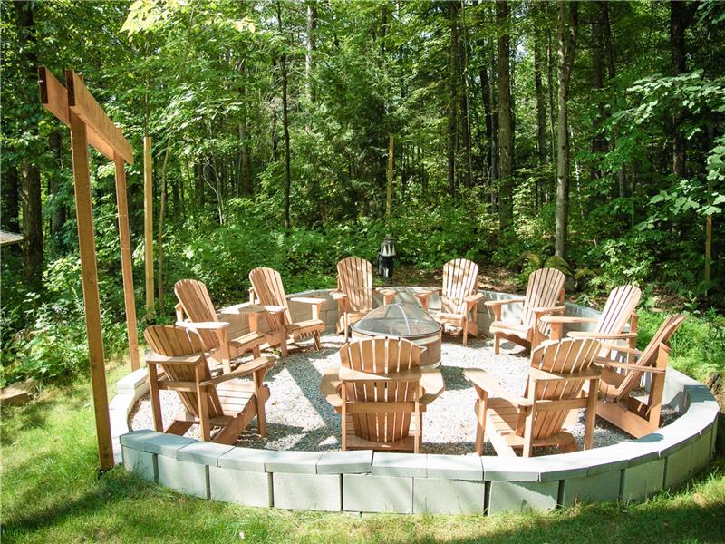 Fireside - Waterfront Resort Style Executive Cottage w/hot tub, theatre, wood pizza oven & more