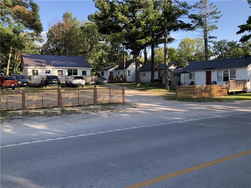 Peut accueillir jusqu a 10 personnes, a 2 minutes a pied de la plage 1, Wasaga Beach!