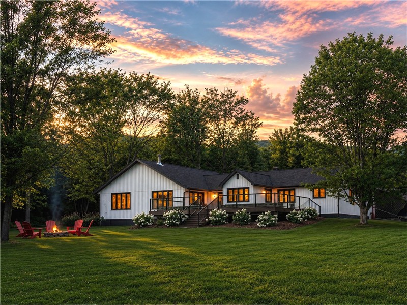 Nouvelle ferme de luxe au bord du lac | 4+ acres privés, rivage de 400 pieds | 2 très grands lits