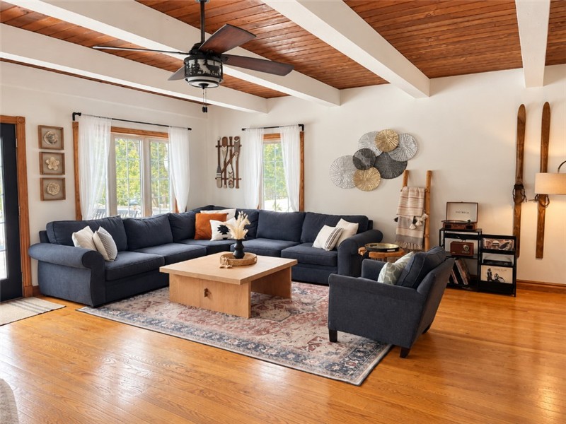 The Riverfront Hideaway • Hot Tub • Games Room • Arcades • Firepit • BBQ • Hiking